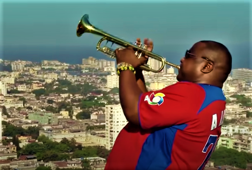Viaggi nella musica da Cuba: Alexander Abreu – Direttore della popolare orchestra Havana D‘Primera