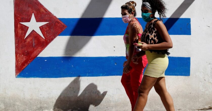 A CUBA LA POLITICA NON E’ UN MEZZO DI ARRICCHIMENTO PERSONLE! A CUBA LA POLITICA E’ UNO STRUMENTO PER COSTRUIRE LA GIUSTIZIA SOCIALE.