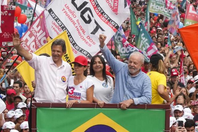 Lula sconfigge Bolsonaro al ballottaggio. Landini: «Una speranza per un mondo più giusto»