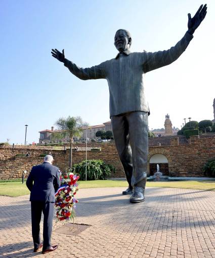Statua di Nelson Mandela
