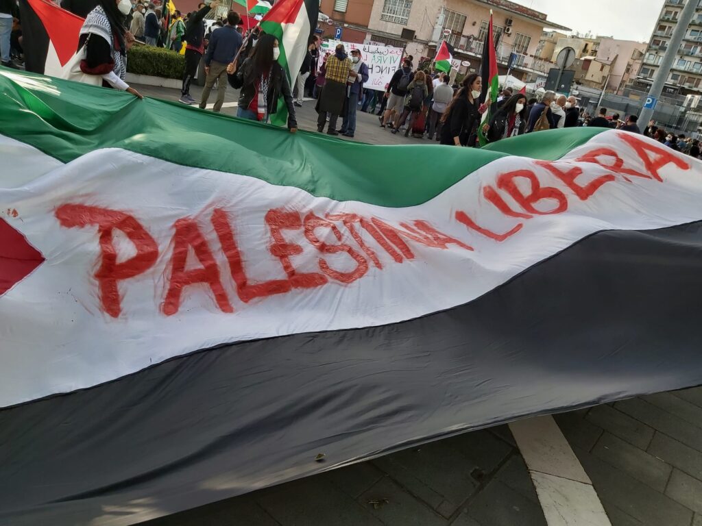 striscione Palestina libera