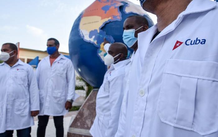SANITA’ CALABRIA: Medici cubani – l’arrivo a Cosenza del terzo contingente destinato agli ospedali calabresi