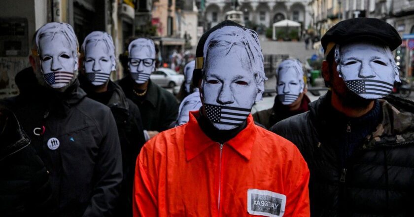 “Non estradate Assange”. La relatrice Onu è con lui. Entro mercoledì l’Alta Corte del Regno Unito deciderà sulla richiesta degli Usa, dove rischia 175 anni.