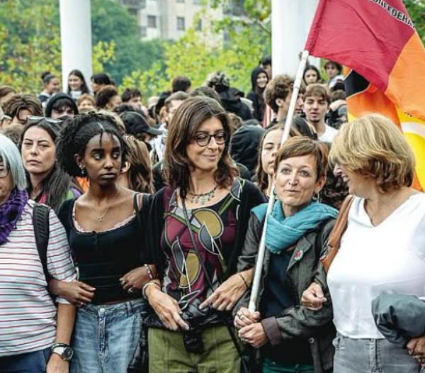 «NOI PROFESSORI IN PIAZZA TRA STUDENTI E POLIZIOTTI. ABBIAMO DIFESO I RAGAZZI»
