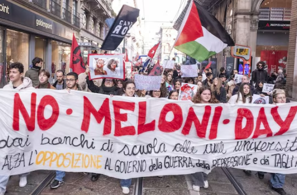 Una generazione in campo, contro il “pilota automatico” – di Francesco Piccioni